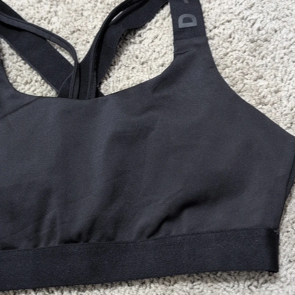 DECJUBA Black‎ Sports Bra Deluxe Active Designed in Australia size Small